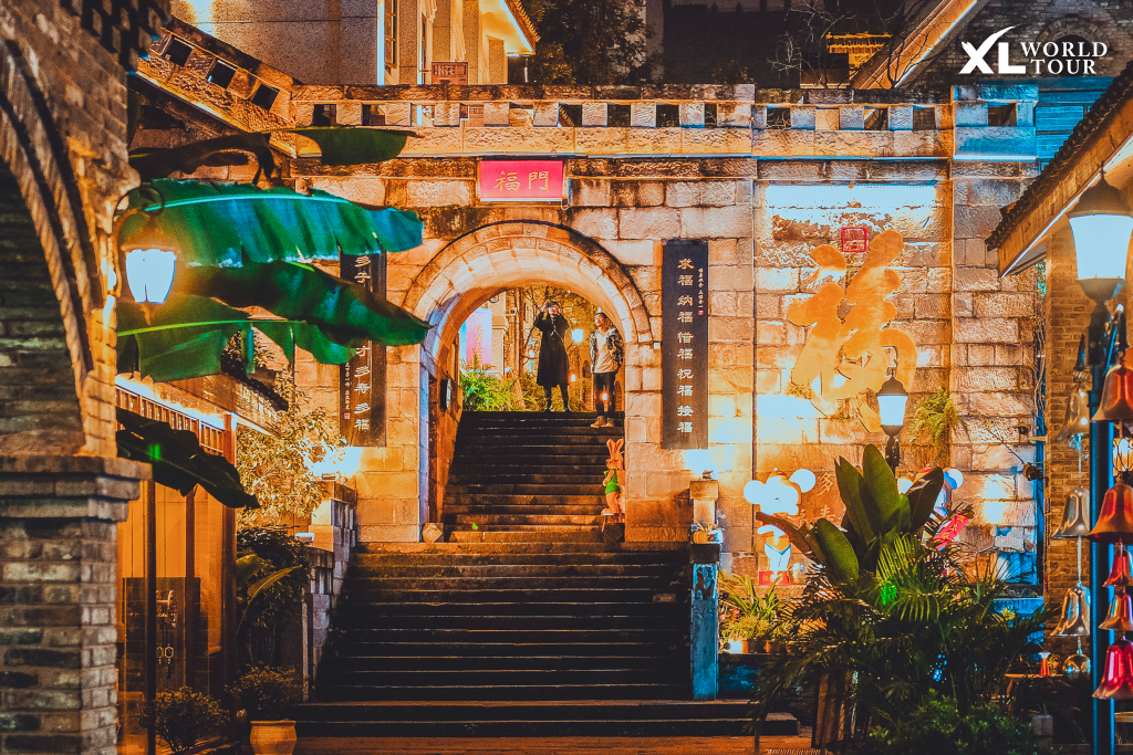 ถนนคนเดินหลงเหมินห่าว (Longmenhao Old Street 龙门浩老街) 