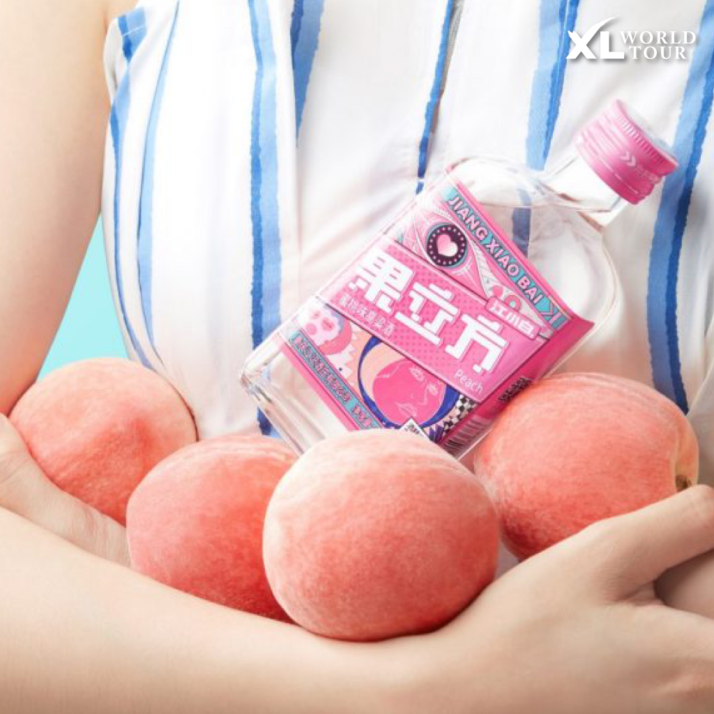 16 ของฝากจากจีน ยอดฮิต อัปเดตล่าสุด! ครบจบทั้งของกินและเครื่องรางสายมู : เหล้าบ๊วย/พีช Jiangxiaobai (เจียง-เสี่ยว-ไป๋)