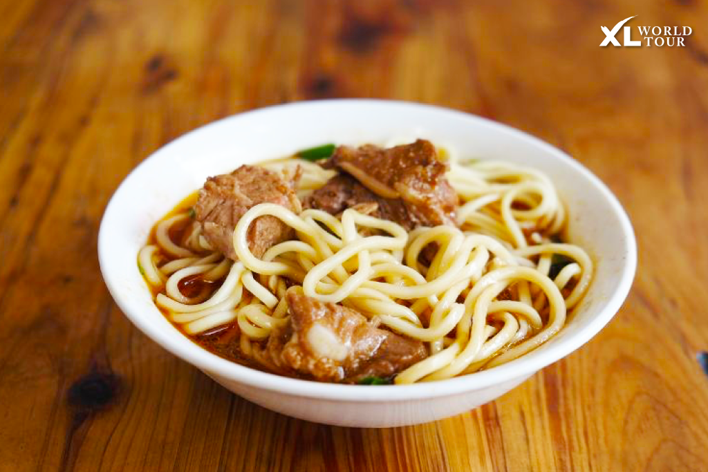 4. Chunyangguan Fish Fragrant Pork Ribs Noodles (纯阳馆鱼香排骨面)