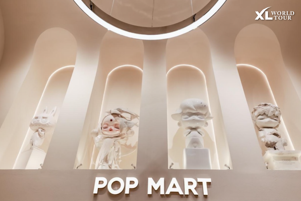 Pop Mart Louvre (ปารีส, ฝรั่งเศส)